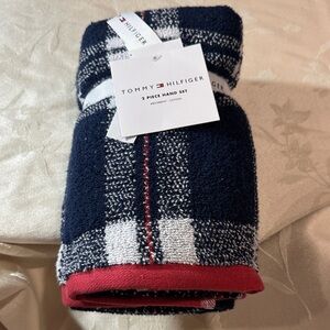 NWT Tommy Hilfiger - 2 Piece Hand Towel Set
